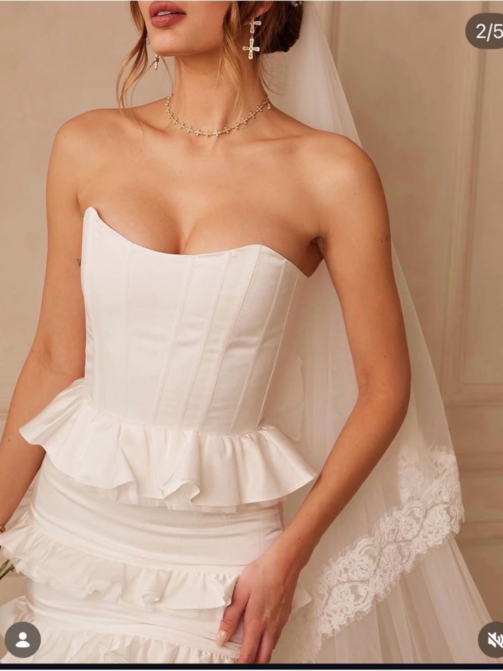 V Chapman Milano dress, size 0. Detachable train included.